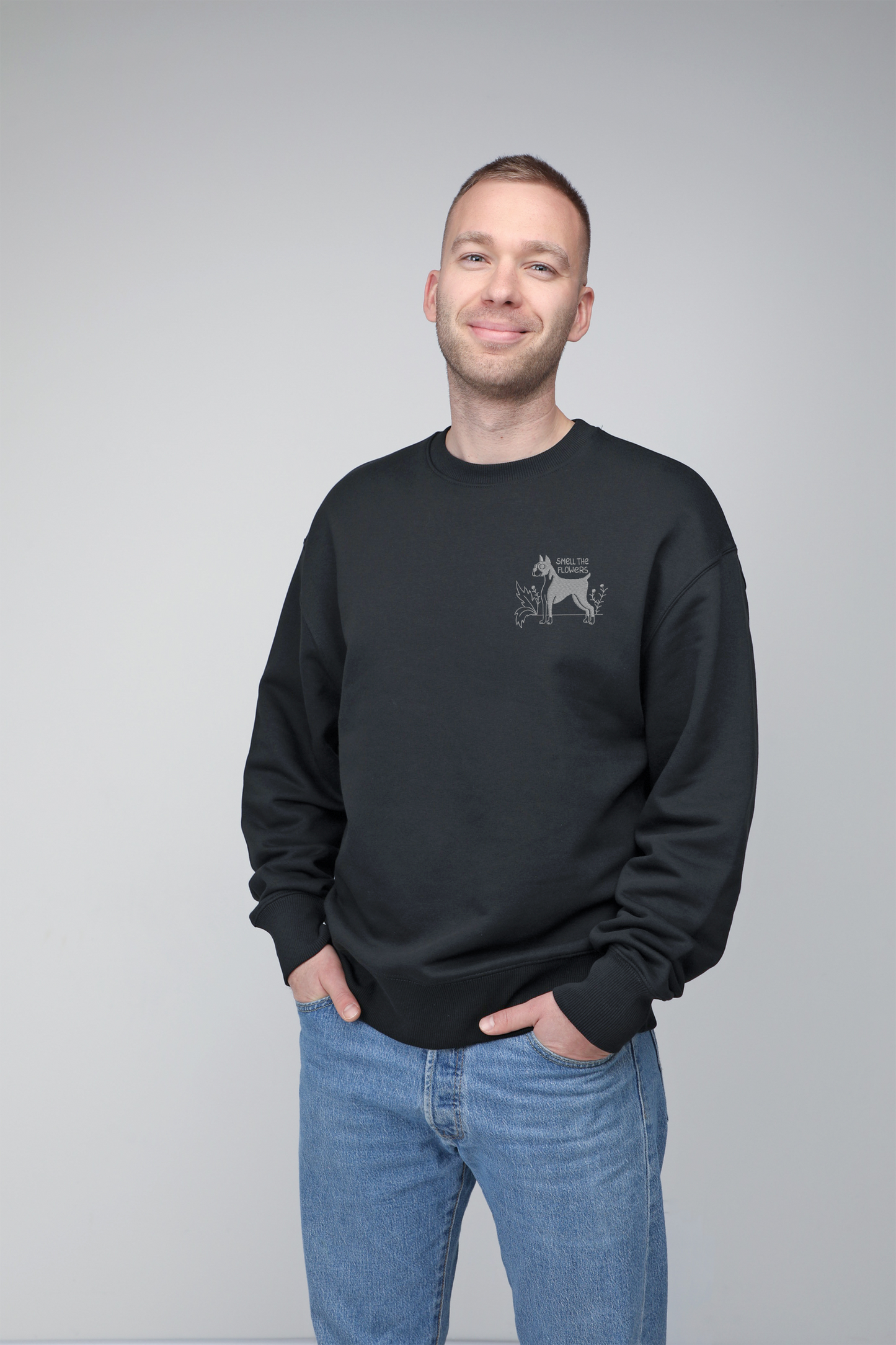 Smell the flowers | Crew neck sweatshirt with embroidered dog. Oversize fit | Unisex | animalistus