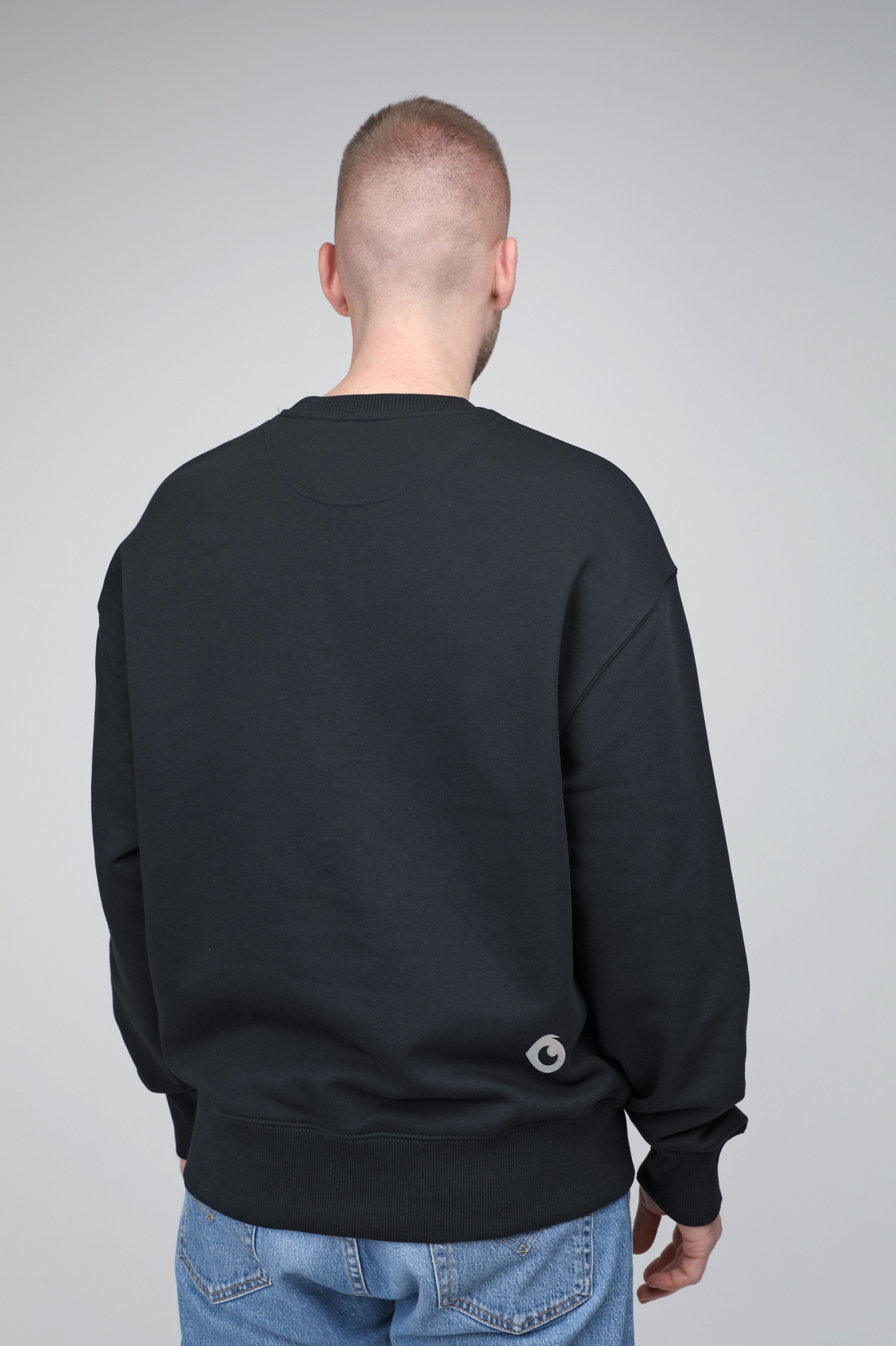 Smell the flowers | Crew neck sweatshirt with embroidered dog. Oversize fit | Unisex | animalistus