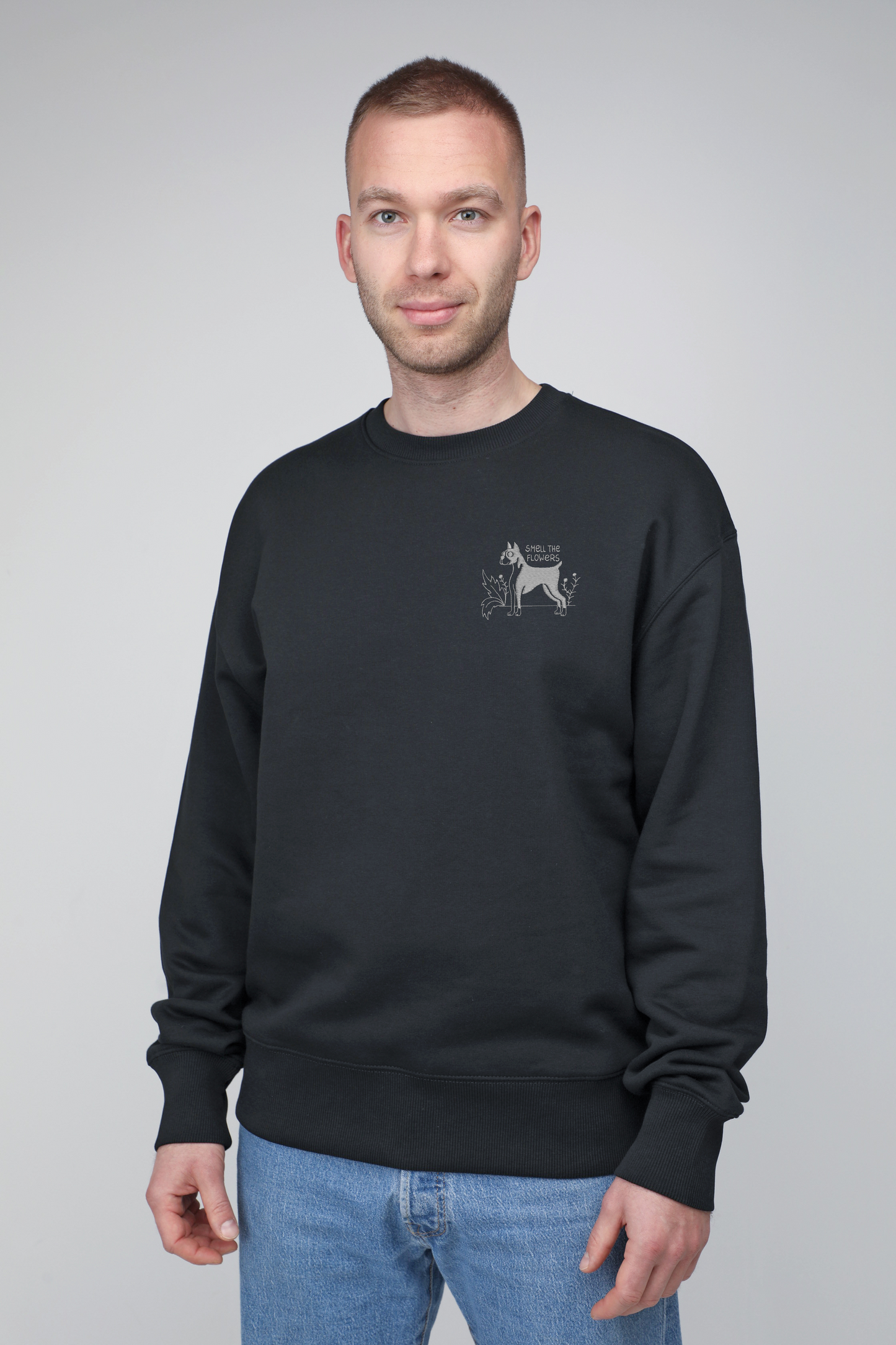 Smell the flowers | Crew neck sweatshirt with embroidered dog. Oversize fit | Unisex | animalistus
