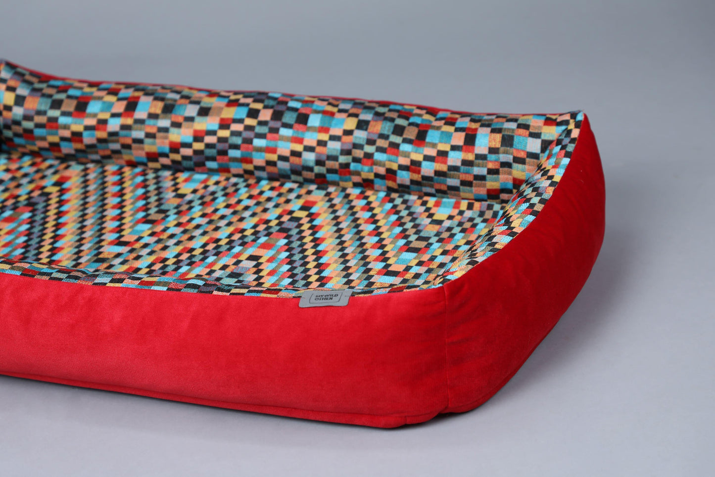 Modern dog bed with sides | 2-sided | CHECKERED + RED | animalistus