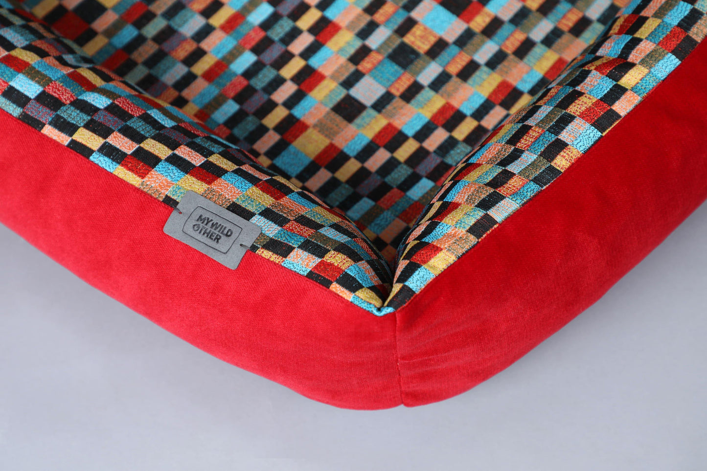 Modern dog bed with sides | 2-sided | CHECKERED + RED | animalistus