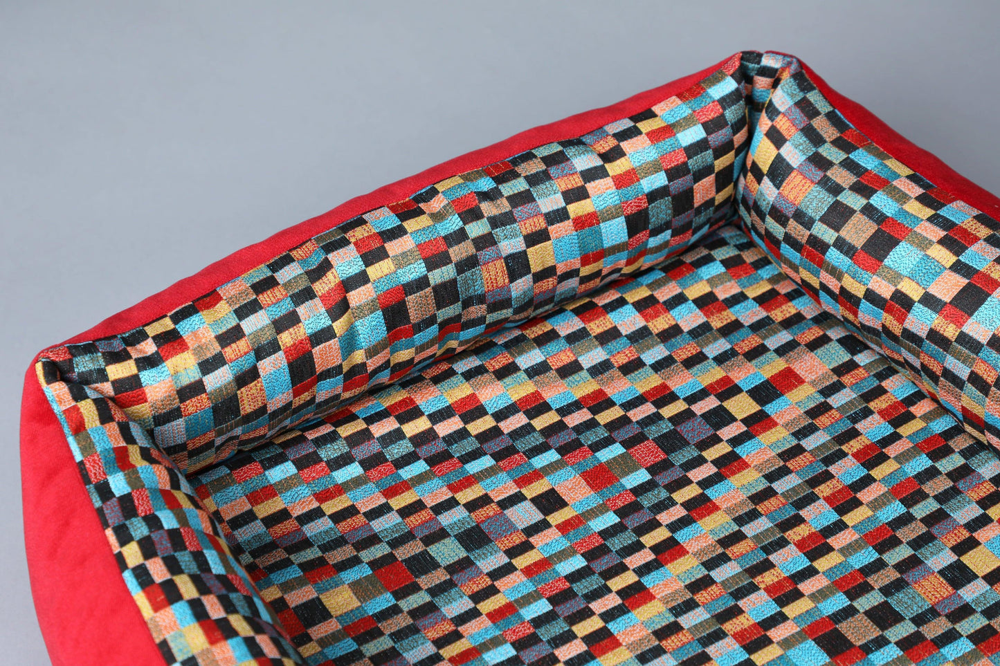 Modern dog bed with sides | 2-sided | CHECKERED + RED | animalistus