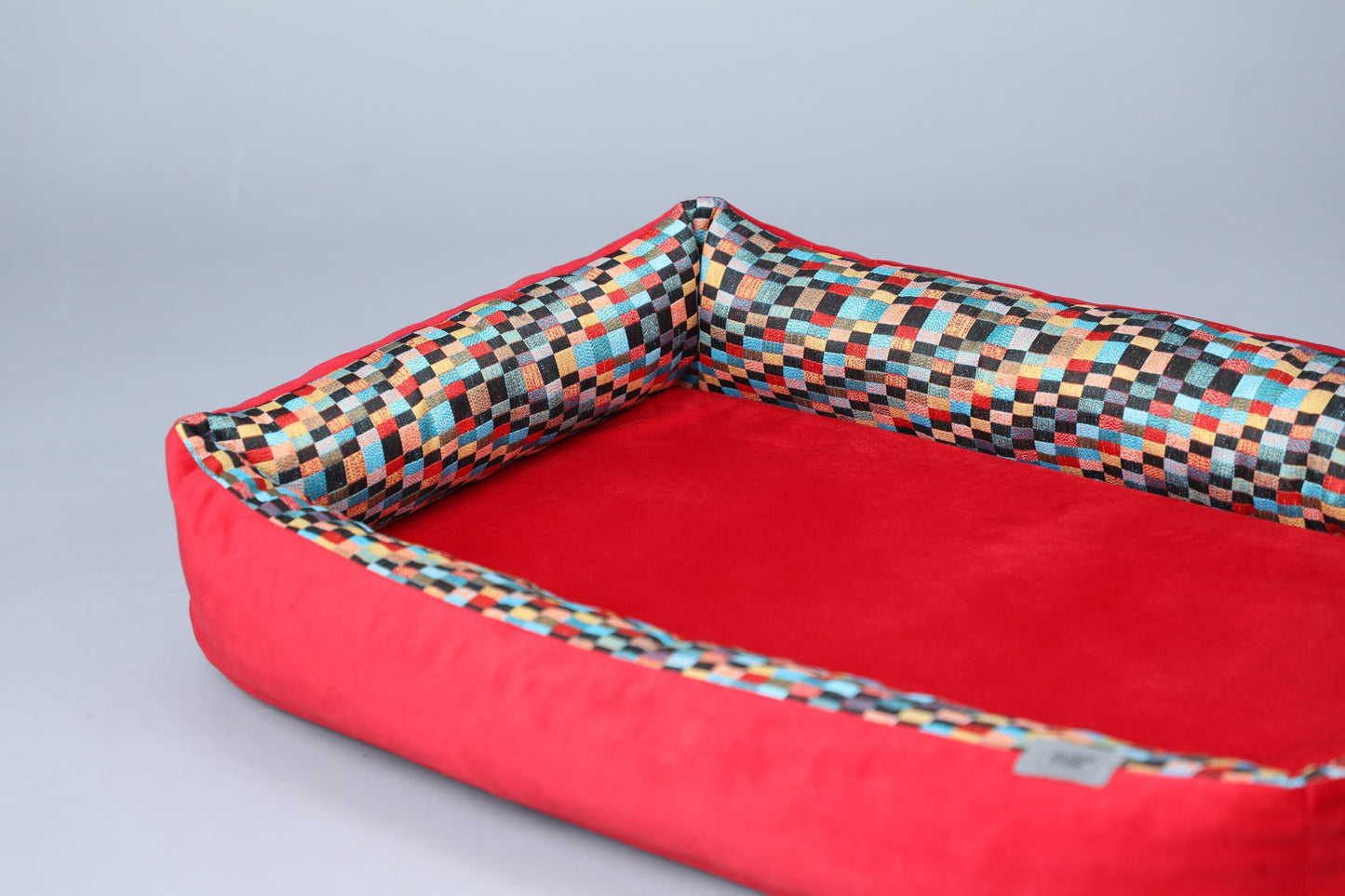 Modern dog bed with sides | 2-sided | CHECKERED + RED | animalistus