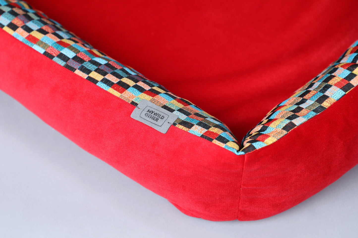 Modern dog bed with sides | 2-sided | CHECKERED + RED | animalistus