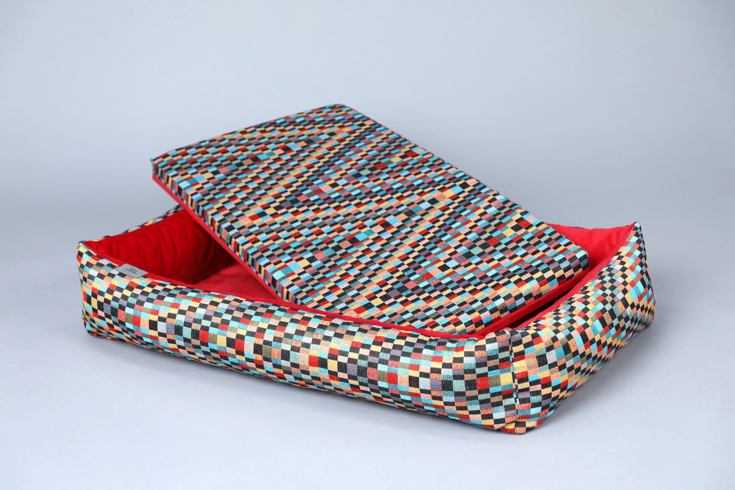 Modern dog bed with sides | 2-sided | CHECKERED + RED | animalistus