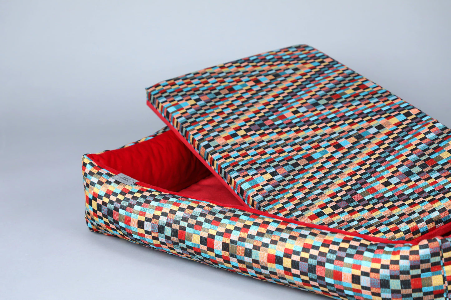 Modern dog bed with sides | 2-sided | CHECKERED + RED | animalistus