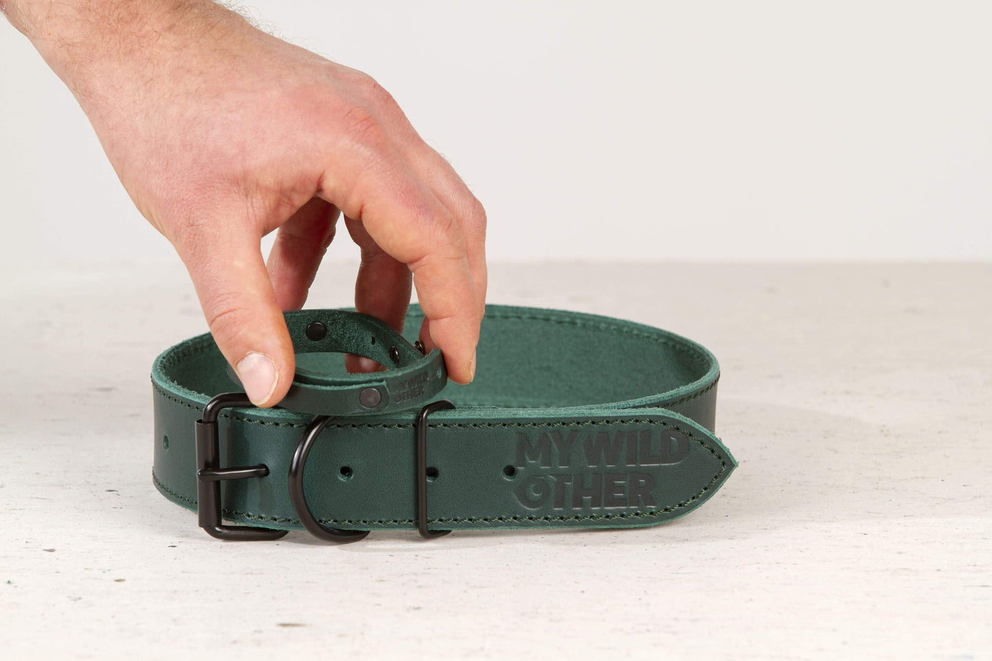 Handmade green leather dog collar | animalistus