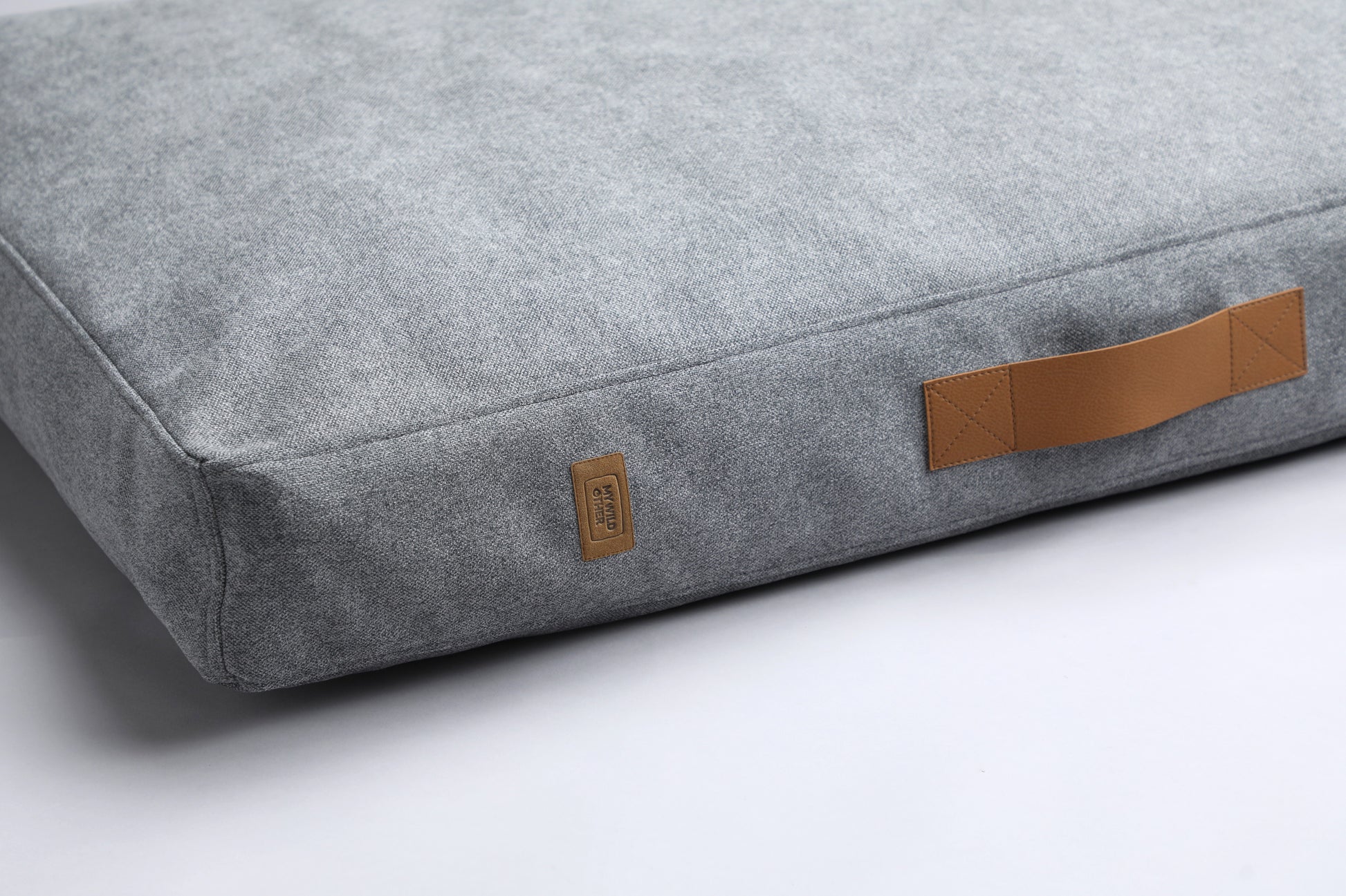 Scandinavian design dog bed | 2-sided | OSLO GREY by My Wild Other