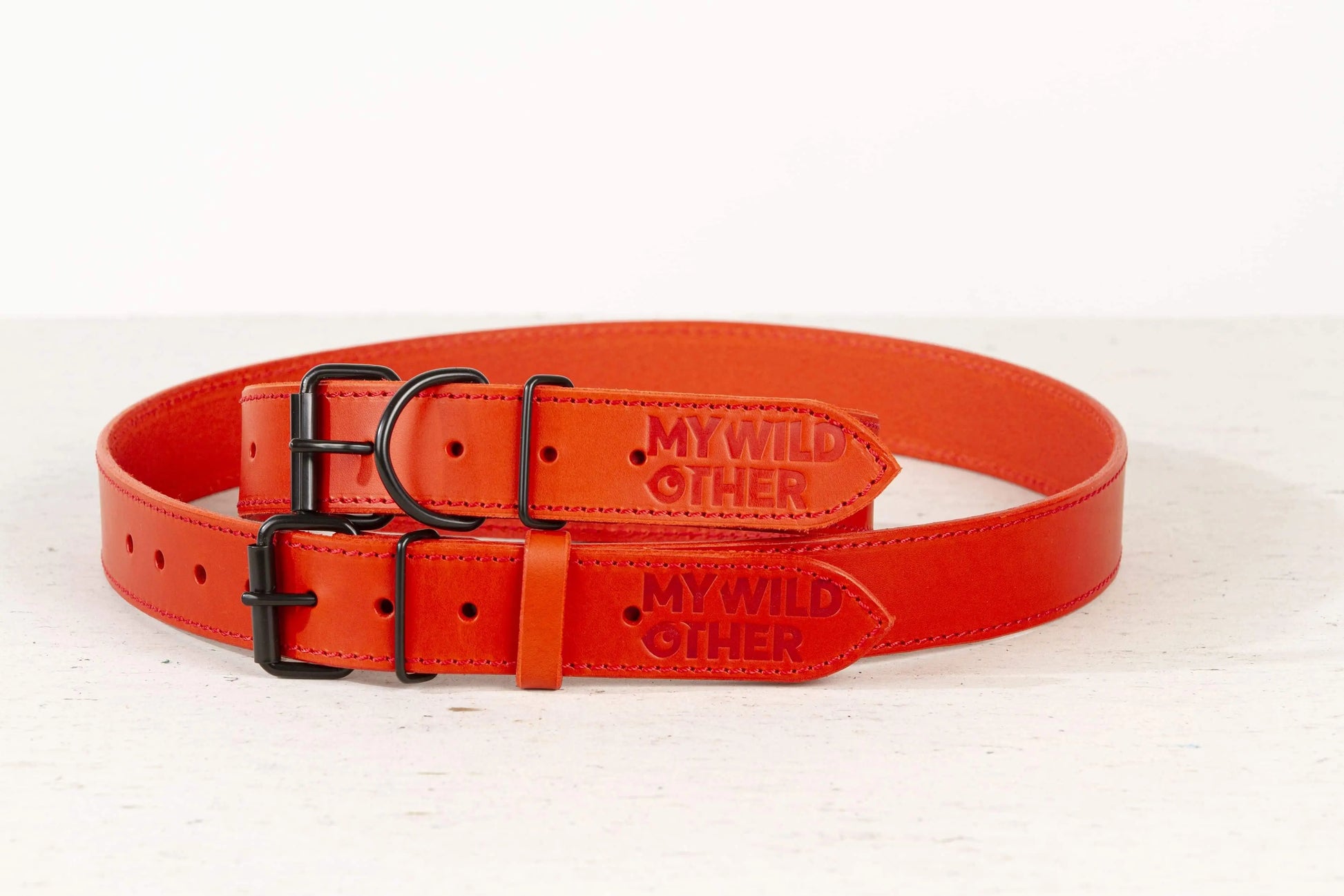 Handmade red leather dog collar - premium dog goods handmade in Europe by animalistus
