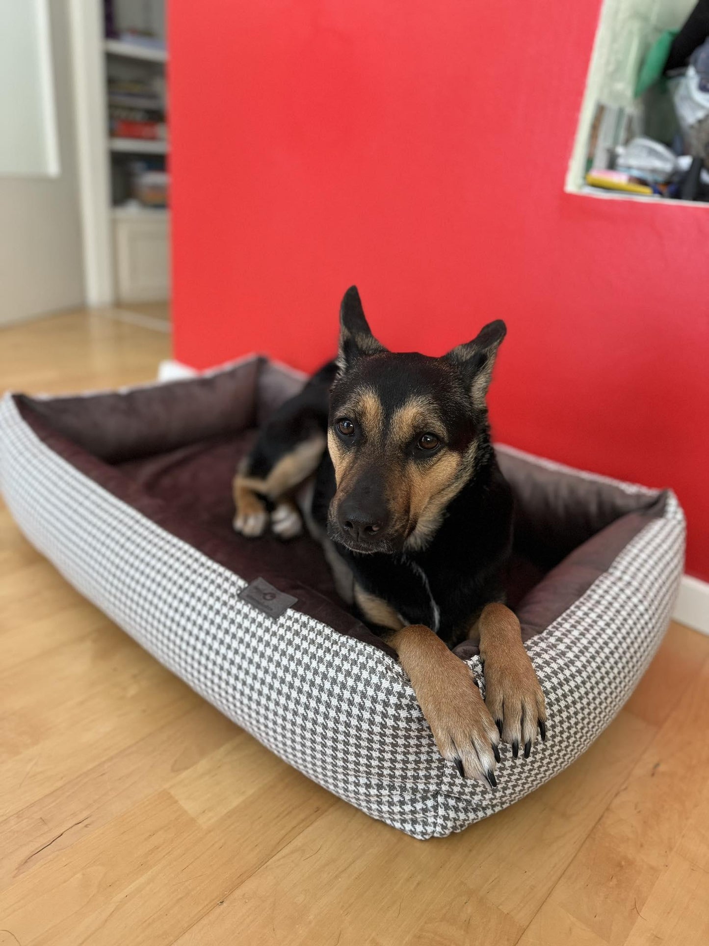 Modern dog bed with sides | 2-sided | HOUNDSTOOTH+TAUPE | animalistus