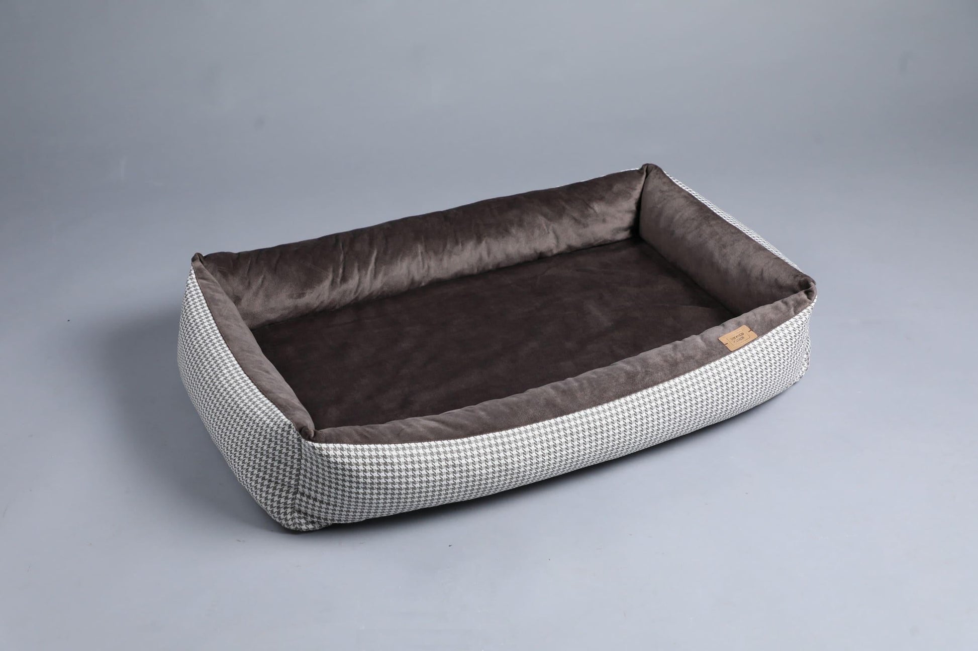 Modern dog bed with sides | 2-sided | HOUNDSTOOTH+TAUPE | animalistus