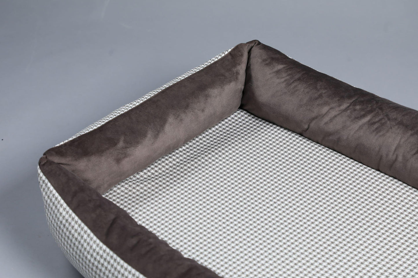 Modern dog bed with sides | 2-sided | HOUNDSTOOTH+TAUPE | animalistus