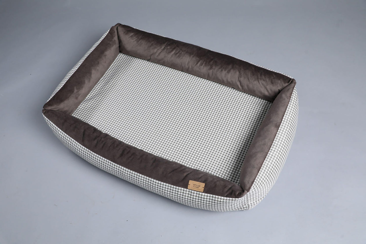 Modern dog bed with sides | 2-sided | HOUNDSTOOTH+TAUPE | animalistus