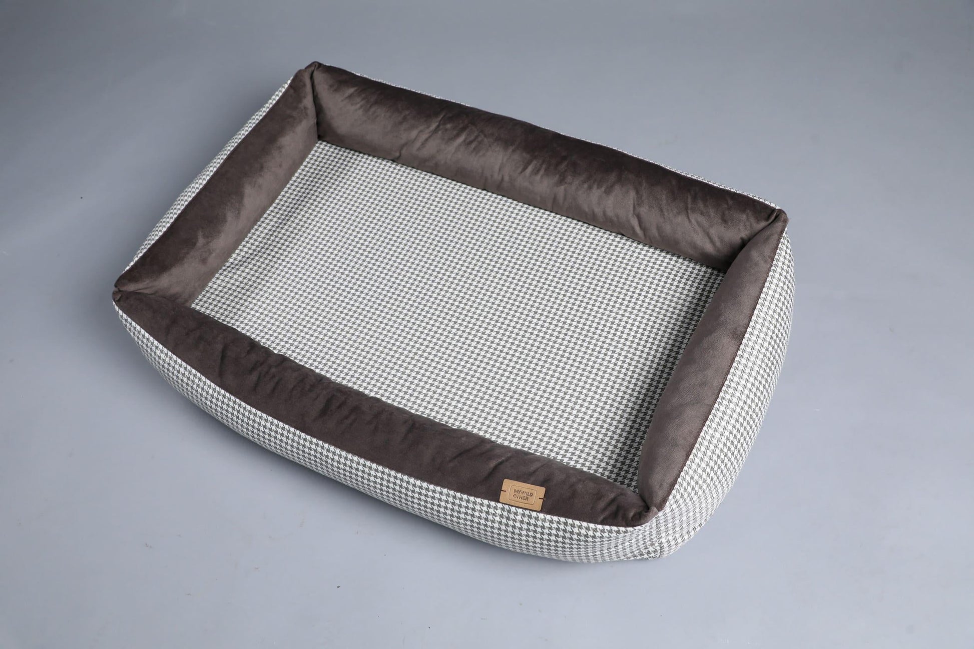 Modern dog bed with sides | 2-sided | HOUNDSTOOTH+TAUPE | animalistus