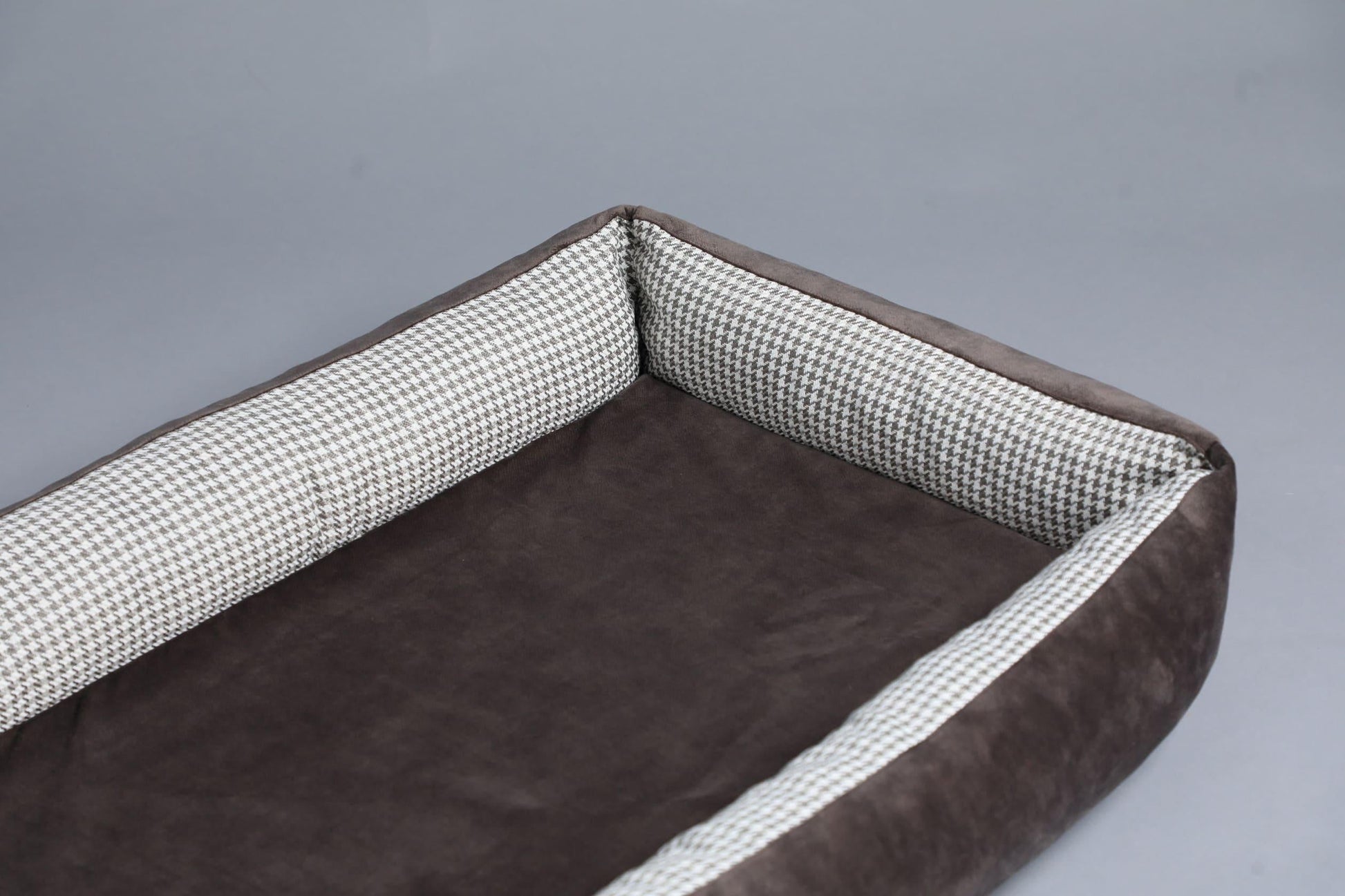 Modern dog bed with sides | 2-sided | HOUNDSTOOTH+TAUPE | animalistus