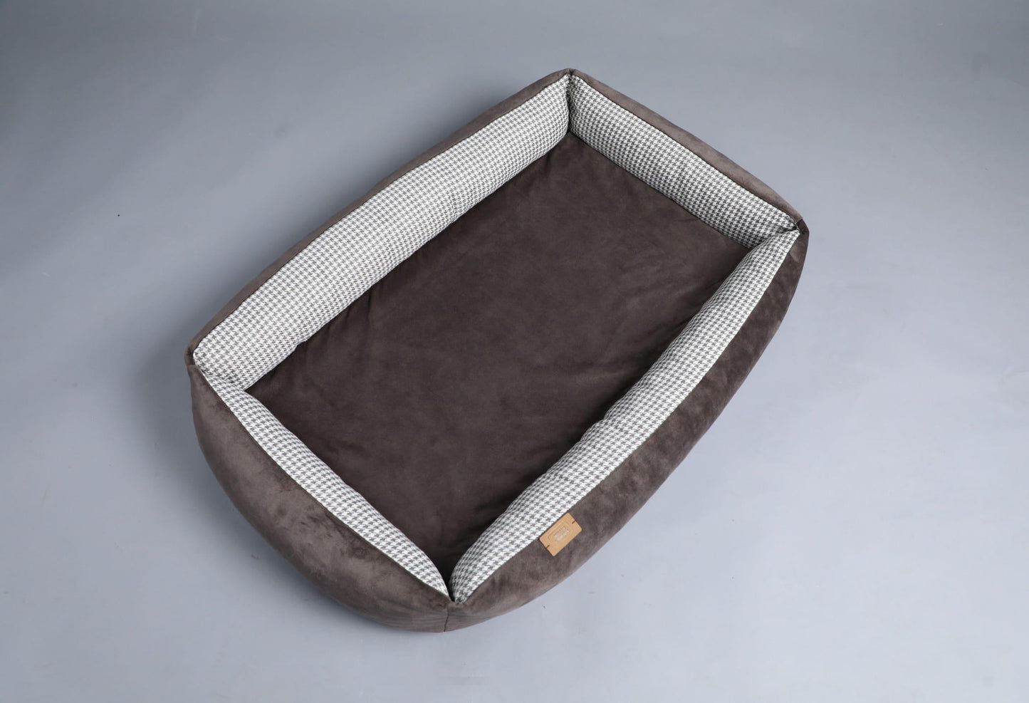 Modern dog bed with sides | 2-sided | HOUNDSTOOTH+TAUPE | animalistus