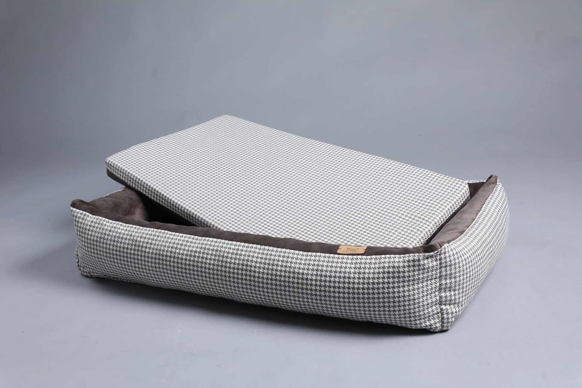 Modern dog bed with sides | 2-sided | HOUNDSTOOTH+TAUPE | animalistus