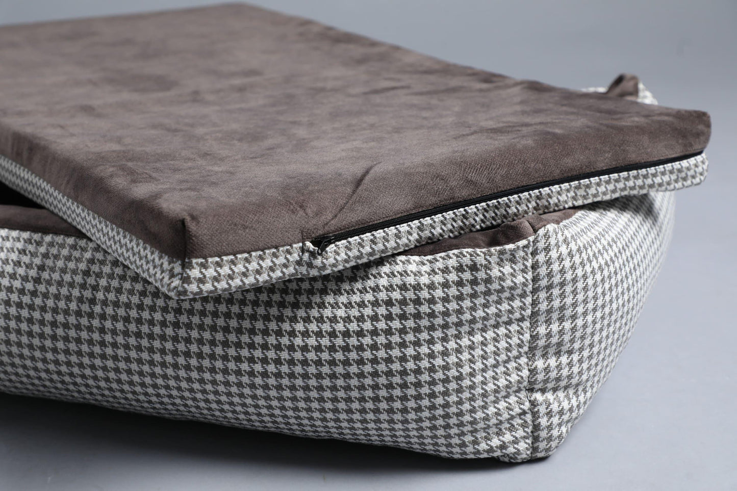 Modern dog bed with sides | 2-sided | HOUNDSTOOTH+TAUPE | animalistus