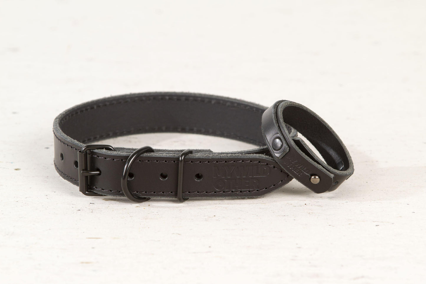 Handmade black leather dog collar | animalistus