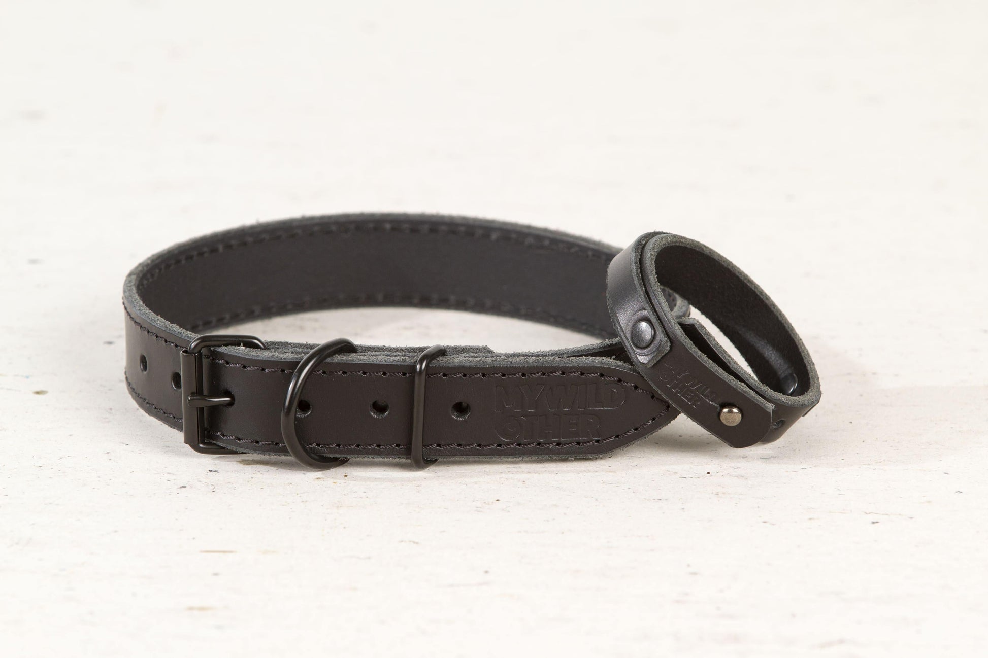 Handmade black leather dog collar | animalistus