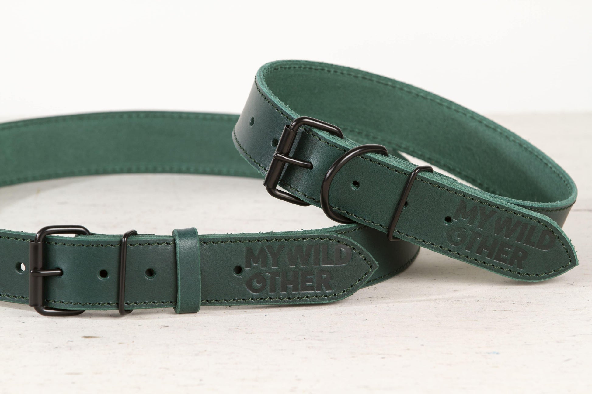 Handmade green leather dog collar - premium dog goods handmade in Europe by My Wild Other