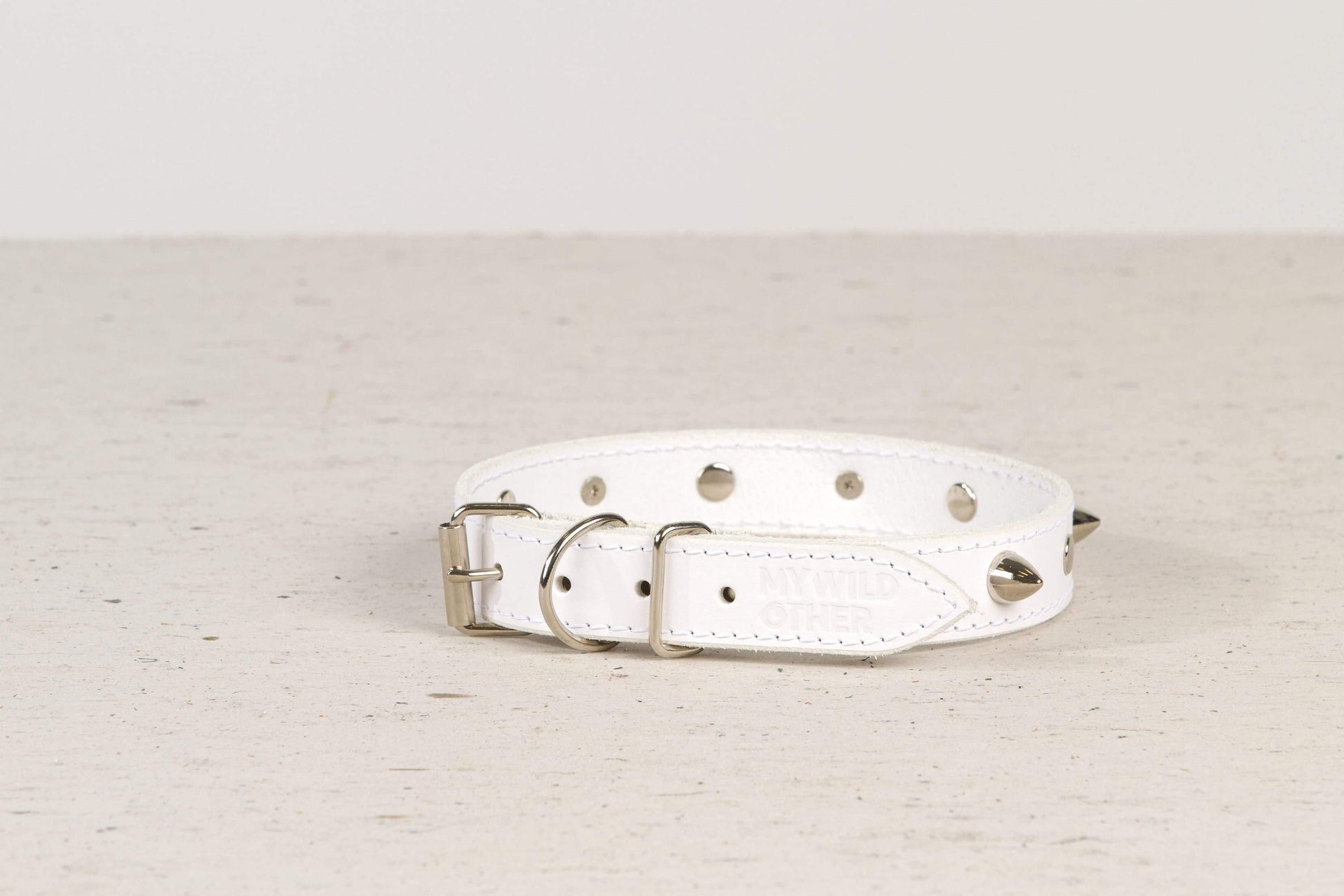 Handmade white leather STUDDED dog collar | animalistus