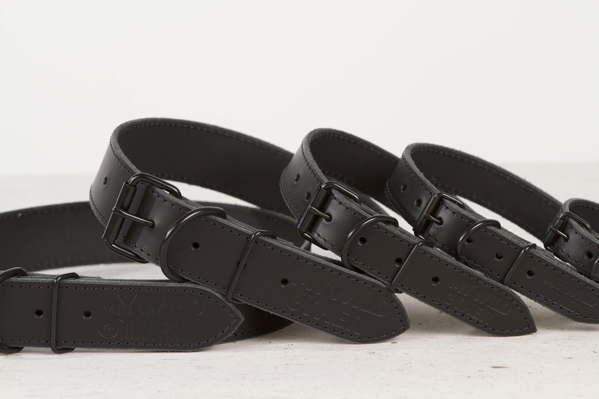 Handmade black leather dog collar | animalistus